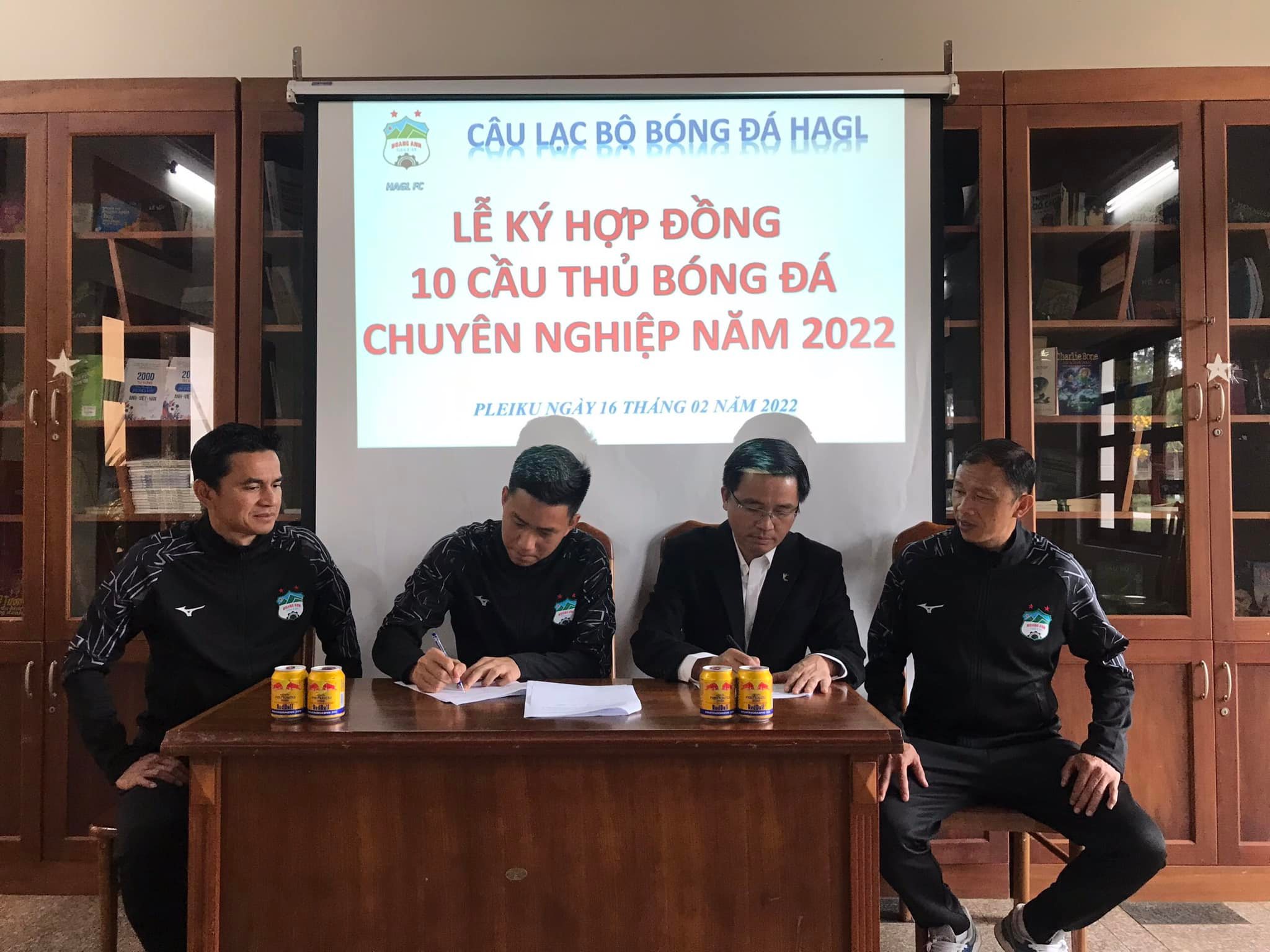 Tiền lót tay, hay còn gọi là "signing-on fee"